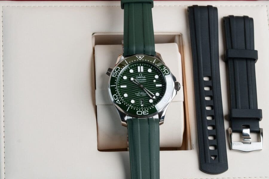 Omega Seamaster Professional 300m ‘Seaweed Green’, photo 6 of 14