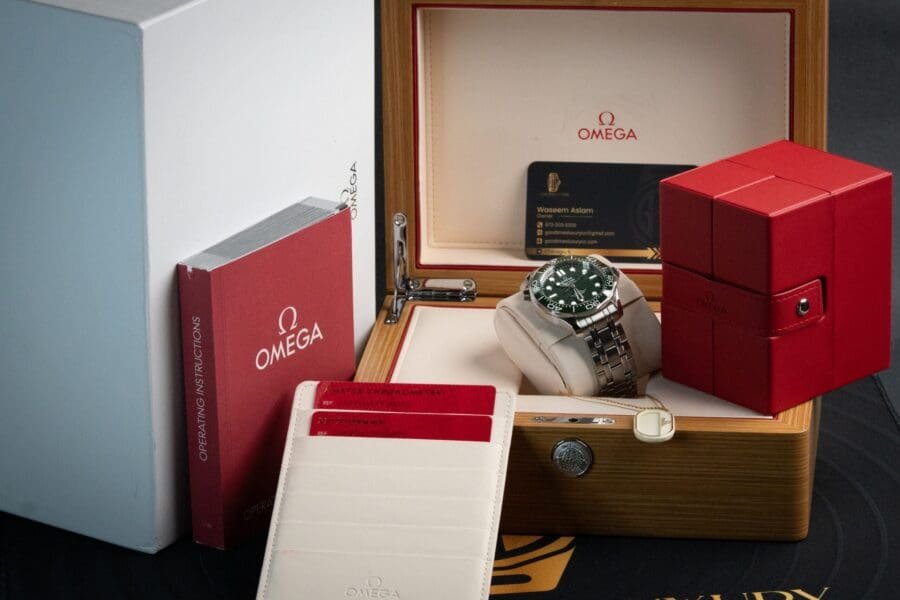 Omega Seamaster Professional 300m ‘Seaweed Green’, photo 13 of 14
