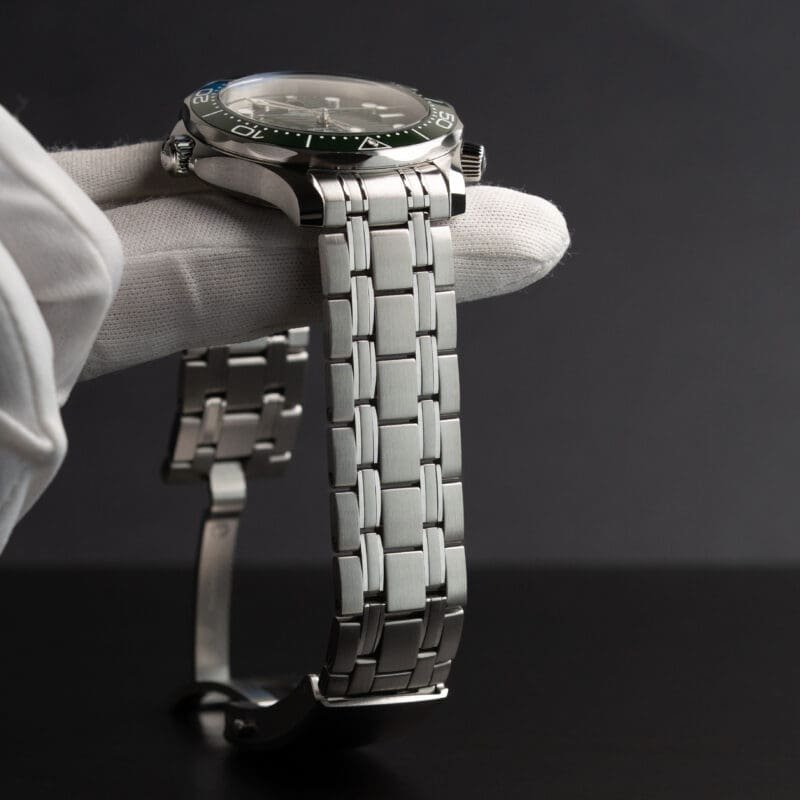 Omega Seamaster Professional 300m ‘Seaweed Green’, photo 10 of 14