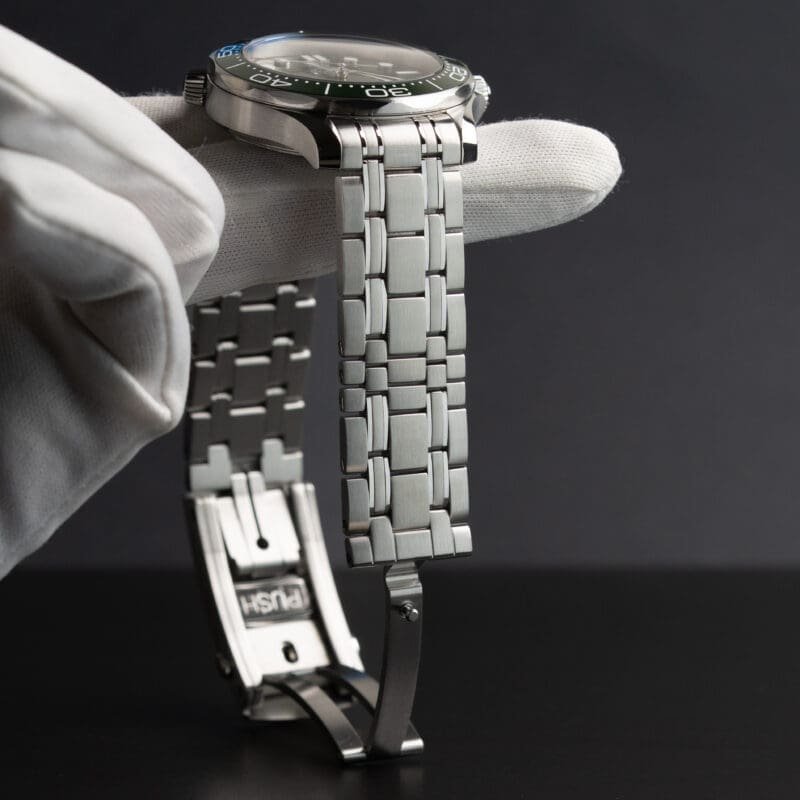 Omega Seamaster Professional 300m ‘Seaweed Green’, photo 11 of 14