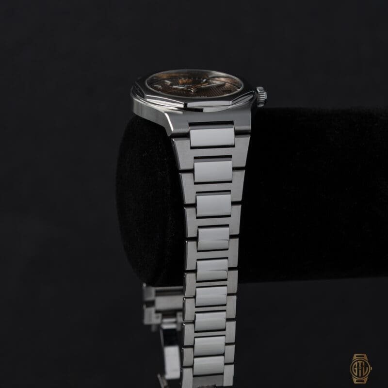 2023 Girard Perregaux Laureato 38mm Copper Dial Reference 81005-11-3154-1CM, photo 8 of 11