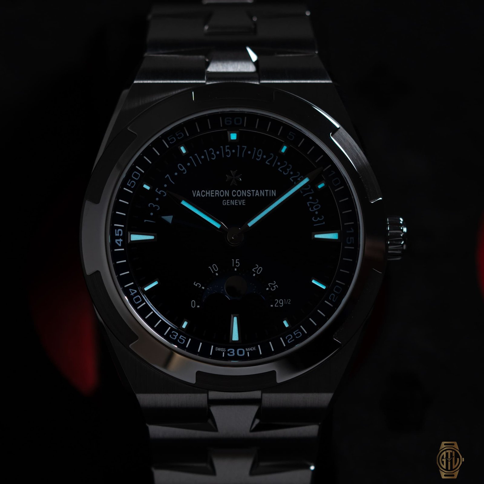 2026 Vacheron Constantin Overseas Moon Phase Retrograde Date Ref. 4000V, photo 2 of 11